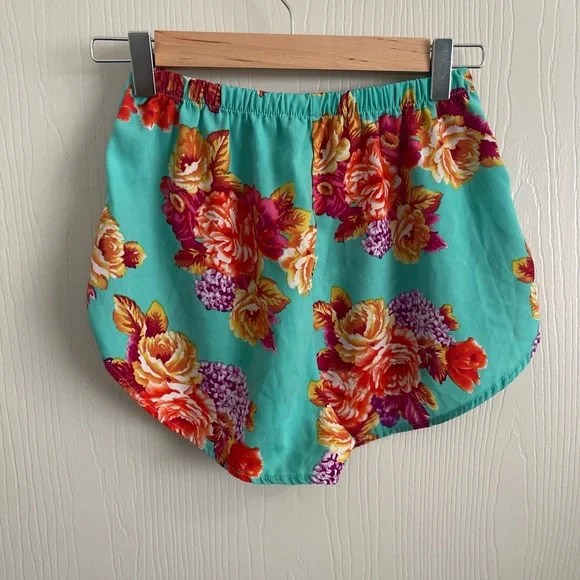 Tropical shorts - Picture 2 of 5